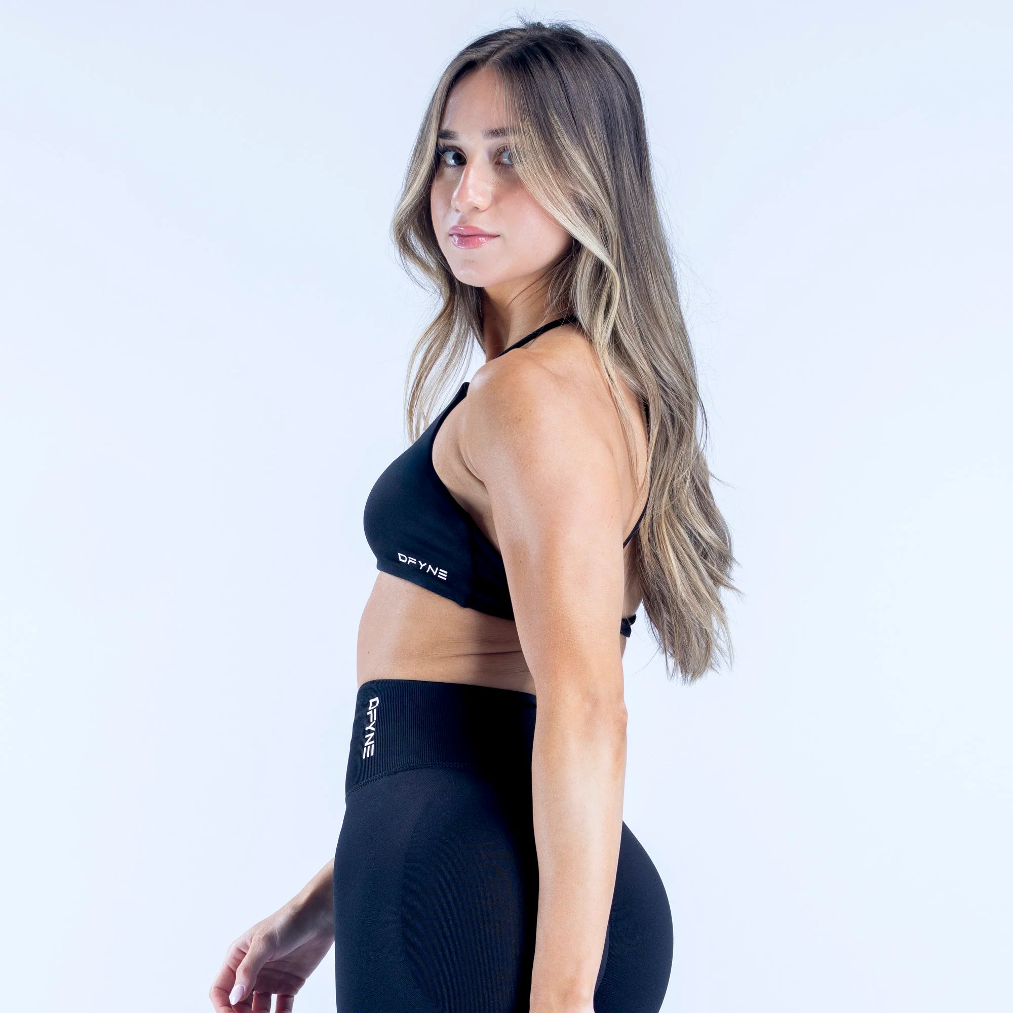 DFYNE Dynamic Twist Back Bra - Midnight Black